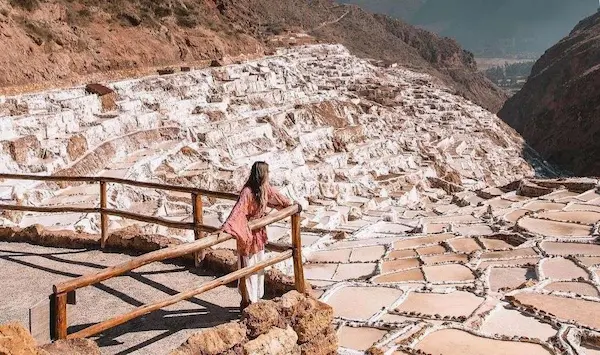 turista en chinchero