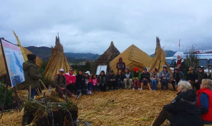 varias personas en comunidad en Puno