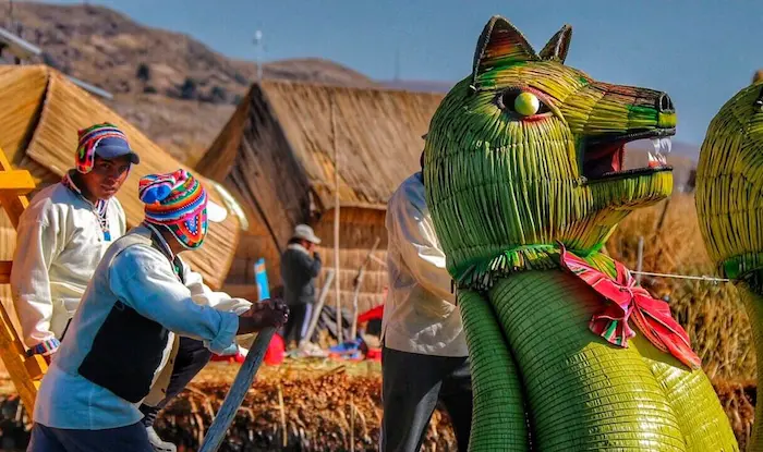 caballitos de totora en Puno