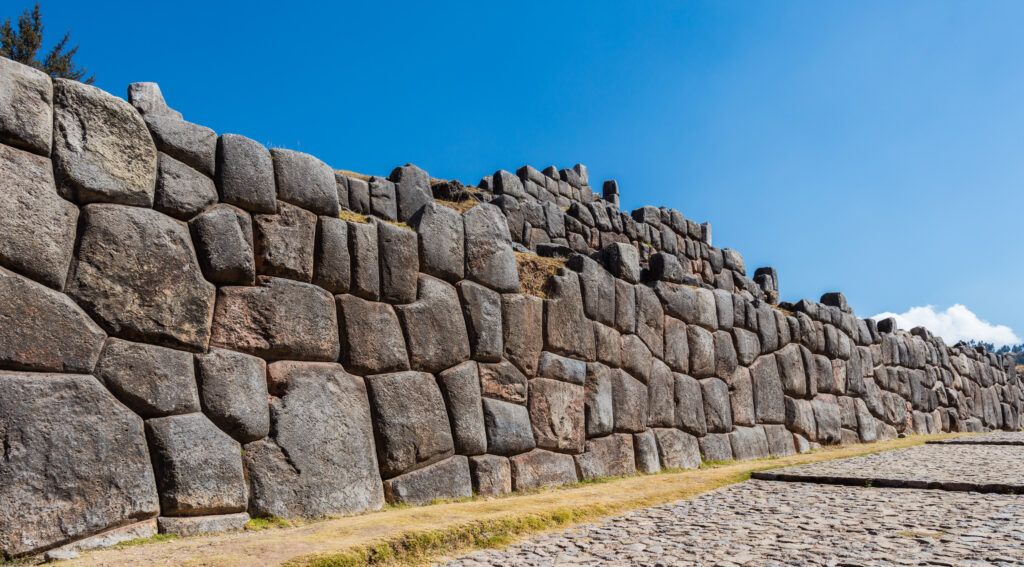 Sacsayhuamán,_Cusco,_Perú