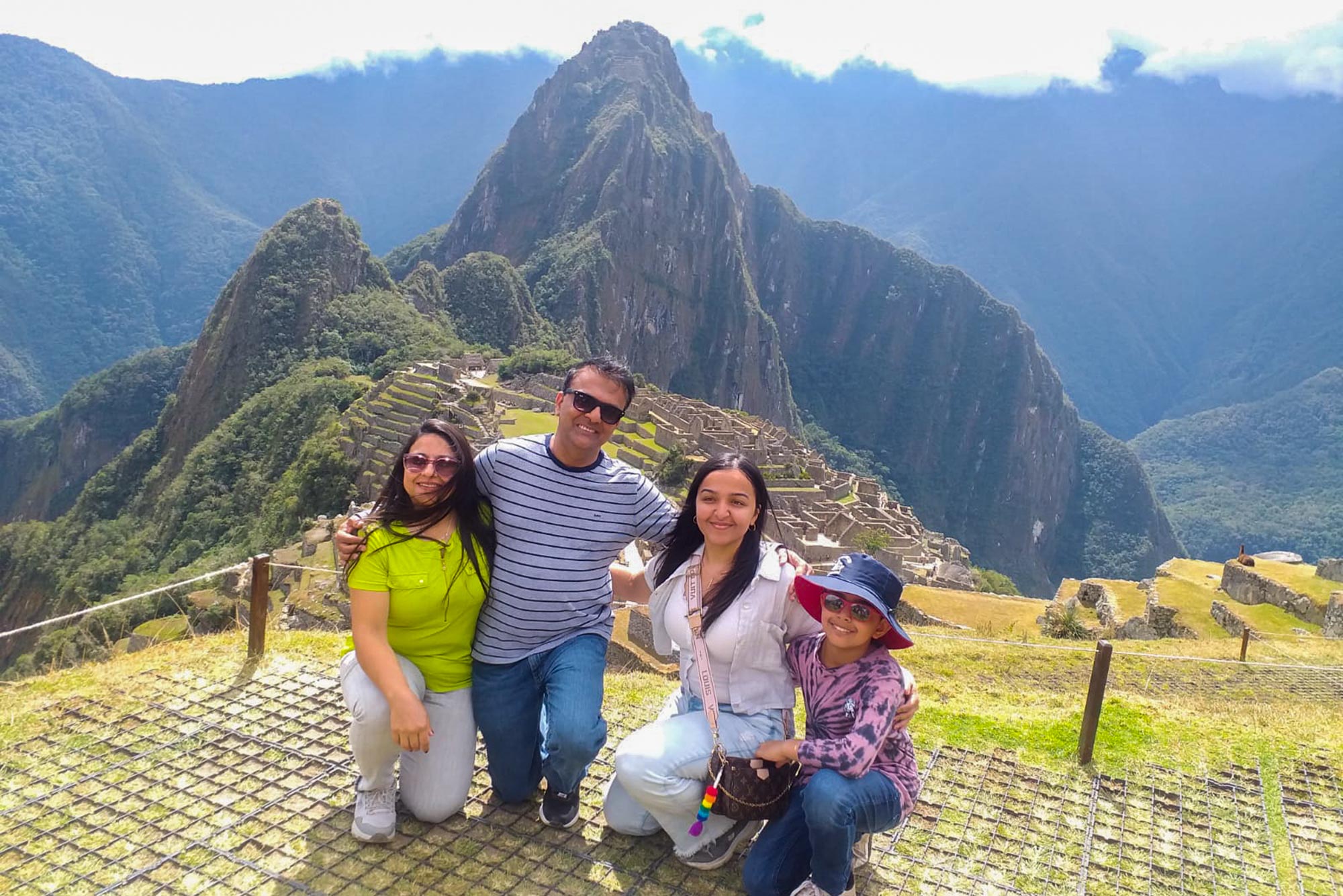 famila en machu picchu foto postal full media