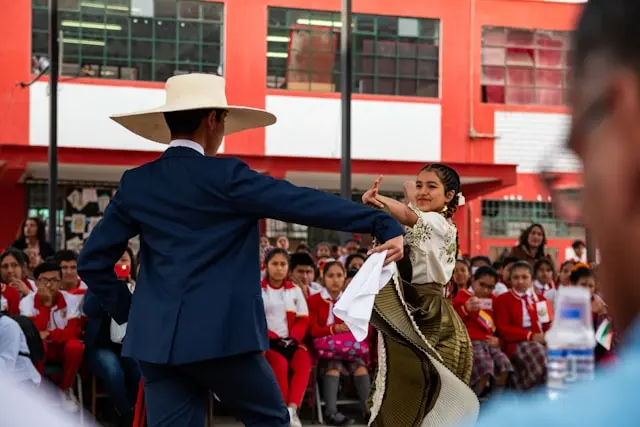 9 Traditional dances of Peru 2 Marinera Serrana